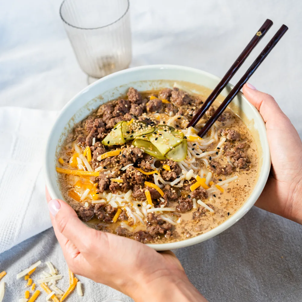 Ramen au boeuf cheddar et cornichons